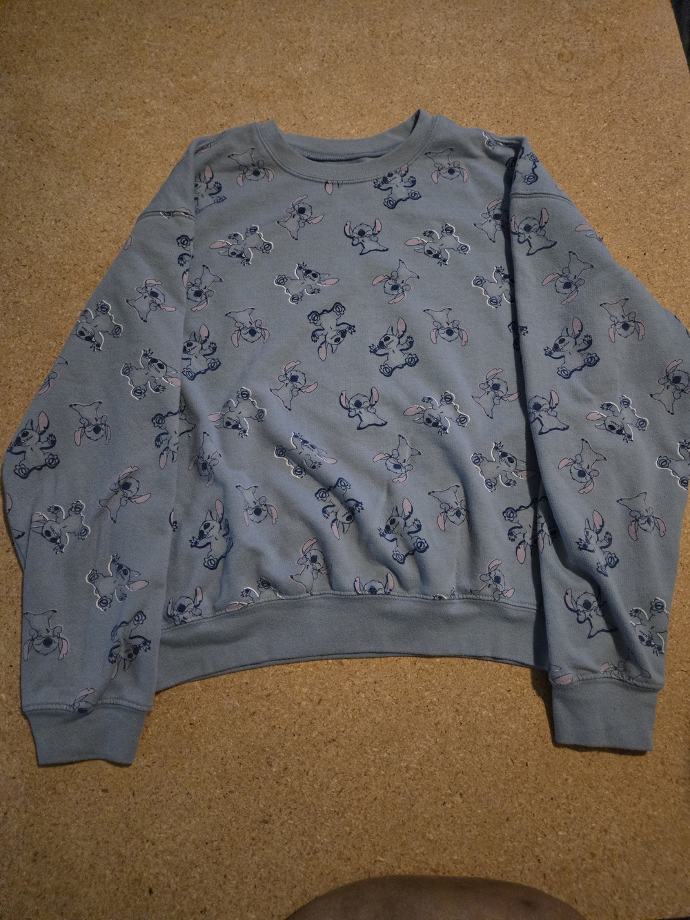 💙 Disney Stitch All-Over Print Sweatshirt – Size Medium